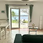 Rosmarin Sea View Garden Side Apartman