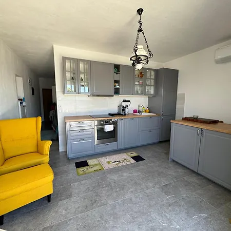 Rosmarin Sea View Garden Side Apartment