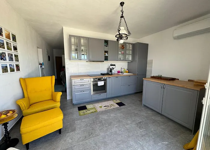 Rosmarin Sea View Garden Side Apartman